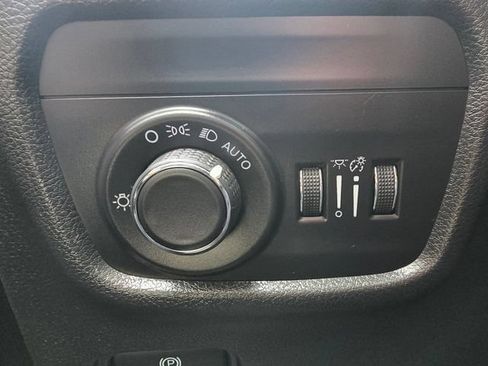Used 2023 Jeep Grand Cherokee Altitude AWD/4WD image 11