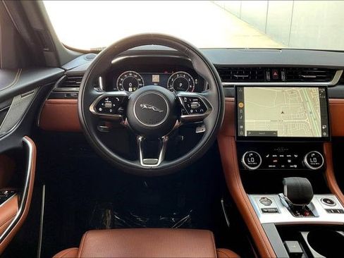 Used 2025 Jaguar F-PACE R-Dynamic S image 5