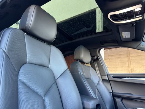 Used 2025 Porsche Macan image 19