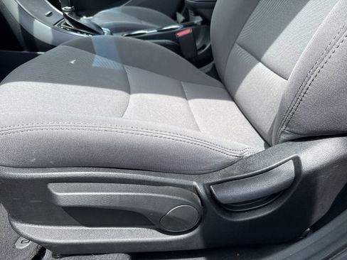 Used 2016 Hyundai Elantra SE FWD image 13