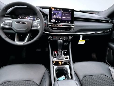 New 2026 Jeep Compass Latitude image 10