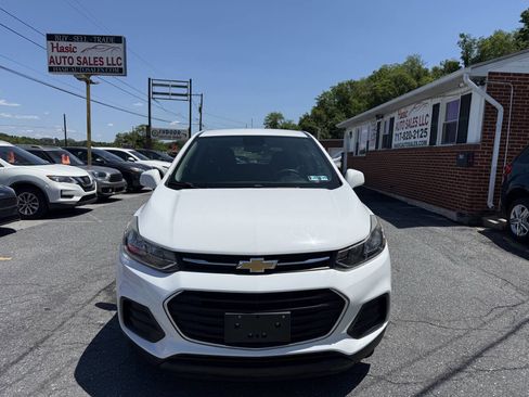 Used 2017 Chevrolet Trax LS FWD image 2