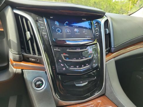 Used 2019 Cadillac Escalade Luxury RWD image 40