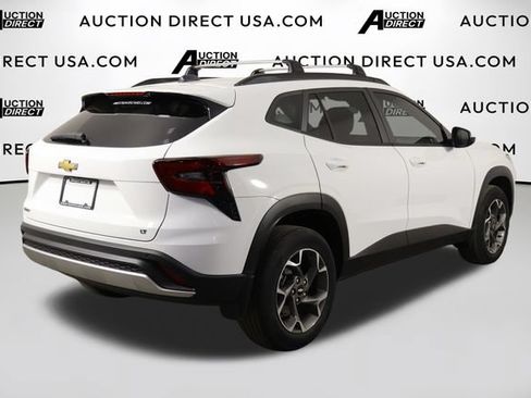 Used 2025 Chevrolet Trax LT w/ Driver Confidence Package FWD image 38