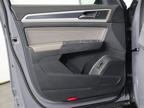 Used 2021 Volkswagen Atlas Cross Sport SE w/ V6 Towing Package image 12