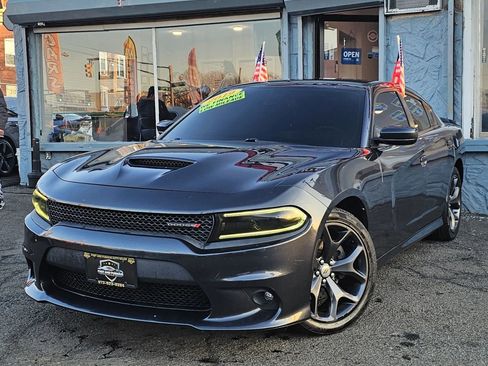 Used 2019 Dodge Charger GT image 3