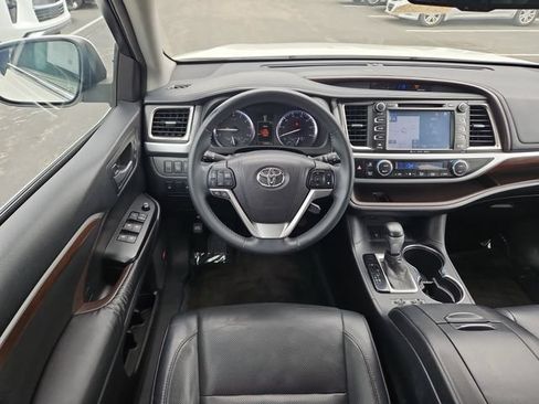 Used 2016 Toyota Highlander Limited AWD/4WD image 12