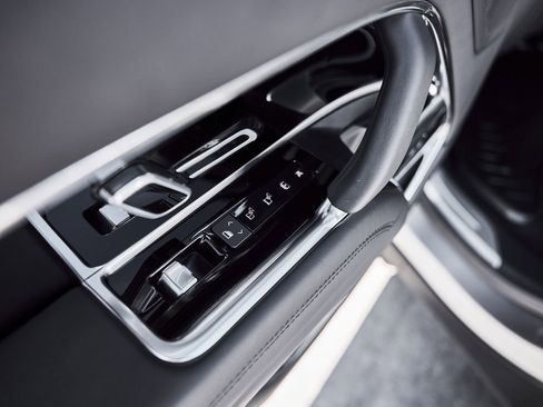 Used 2024 Land Rover Range Rover SE image 41