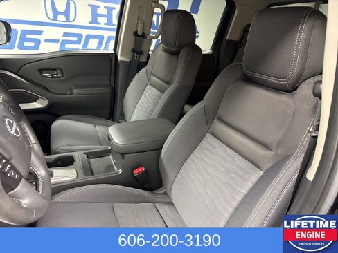 Used 2024 Nissan Frontier SV w/ SV Convenience Package image 31