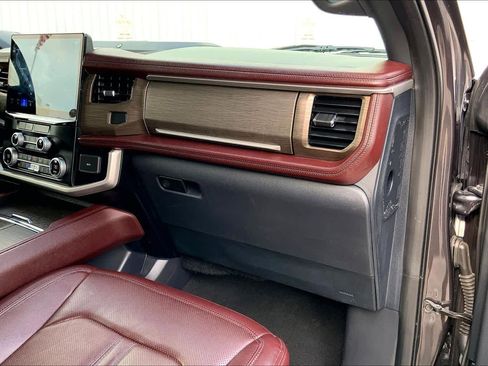 Used 2024 Ford Expedition Max Limited RWD image 19