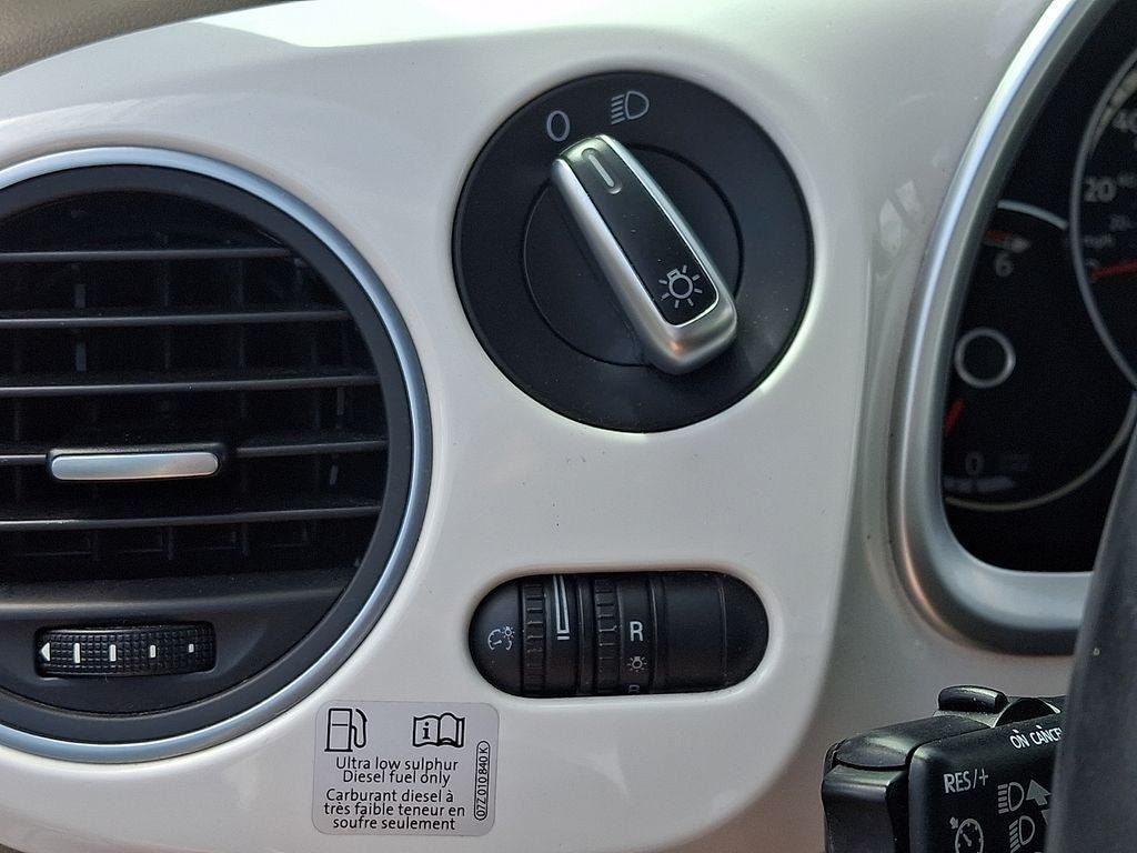 Used 2013 Volkswagen Beetle TDI FWD image 25