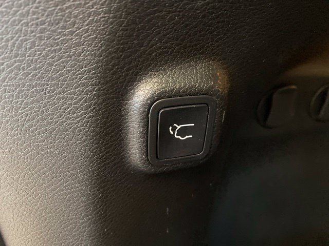 Used 2019 Jeep Cherokee Latitude Plus w/ Comfort/Convenience Group AWD/4WD image 11