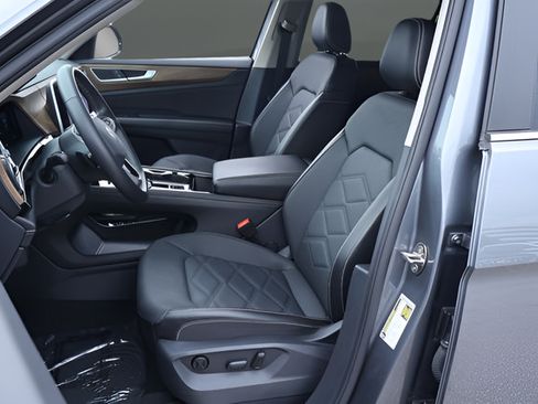 Certified 2025 Volkswagen Atlas SE AWD/4WD image 14