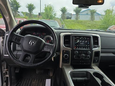 Used 2018 RAM 1500 SLT AWD/4WD image 17