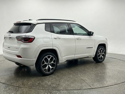 Used 2025 Jeep Compass Limited AWD/4WD image 9