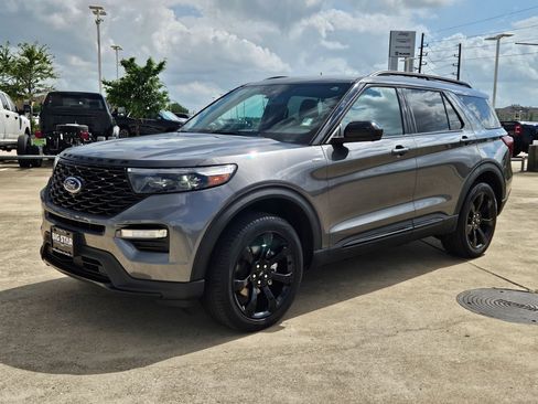 Used 2023 Ford Explorer ST-Line w/ Class IV Trailer Tow Package image 9