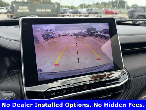 Used 2025 Jeep Compass Latitude w/ Convenience Group AWD/4WD image 17