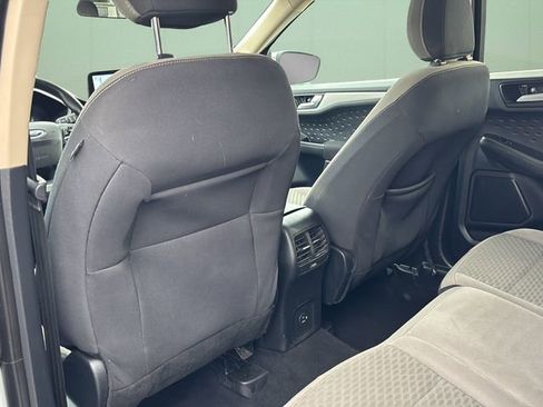 Used 2020 Ford Escape SE image 18