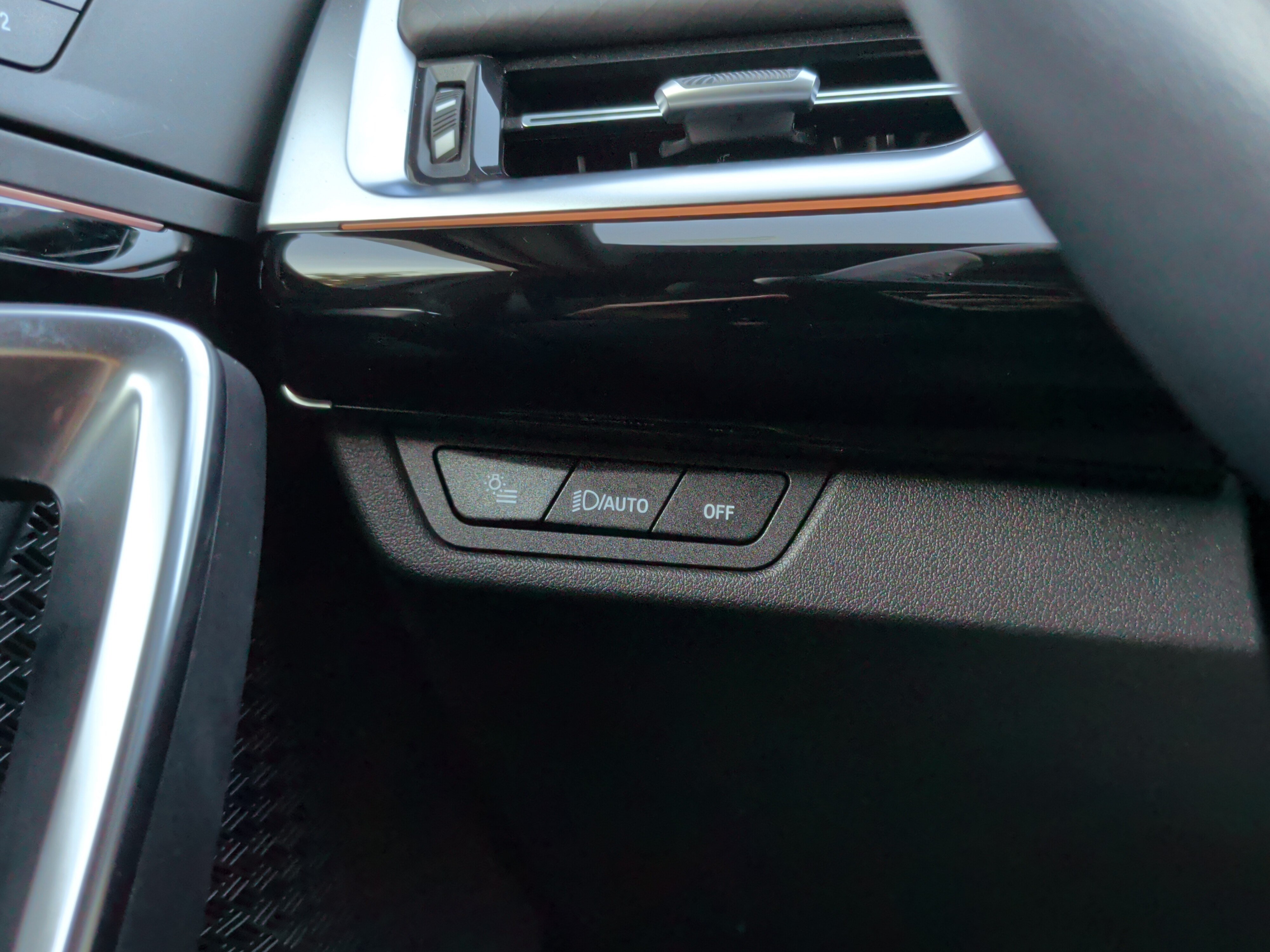 Used 2026 BMW X2 xDrive28i AWD/4WD image 25
