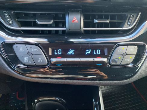 Used 2019 Toyota C-HR XLE FWD image 18