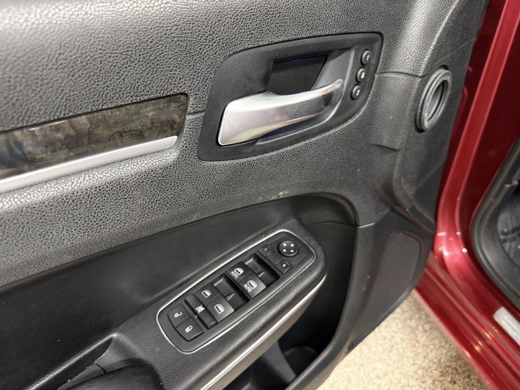 Used 2014 Chrysler 300 C AWD/4WD image 23