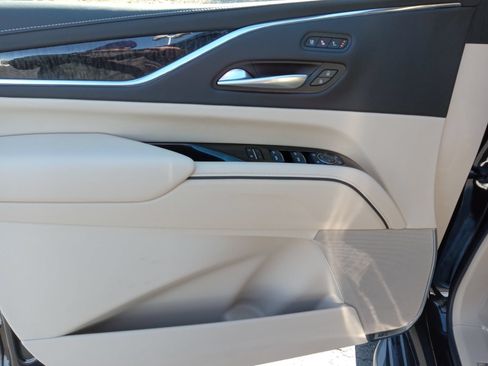 Certified 2024 Cadillac Escalade ESV Premium Luxury AWD/4WD image 9