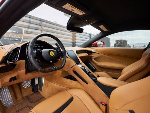 Used 2023 Ferrari Roma image 2