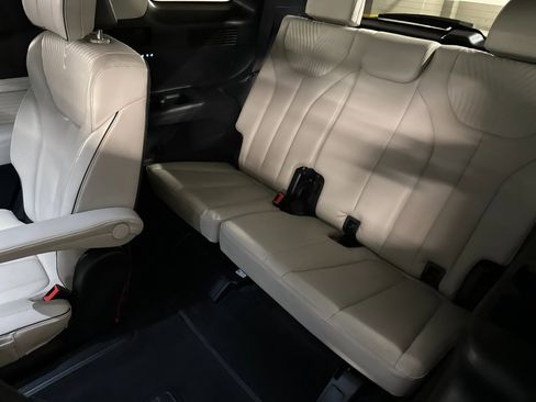 Used 2023 Hyundai Palisade Calligraphy image 14