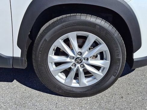 Certified 2025 Toyota Corolla Cross LE w/ Moonroof Package AWD/4WD image 8