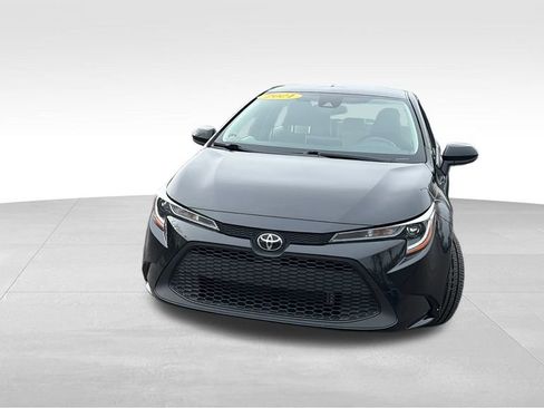 Used 2021 Toyota Corolla LE image 2
