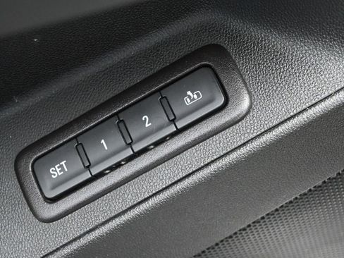 Used 2022 Chevrolet Equinox Premier FWD image 16