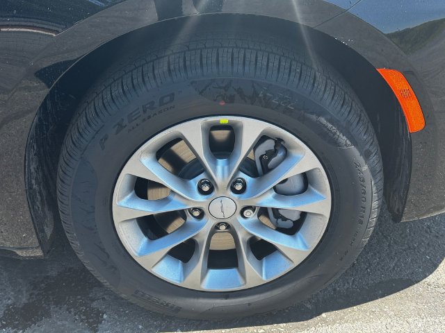New 2027 Chrysler Pacifica Select w/ Family Tech Group AWD/4WD image 9