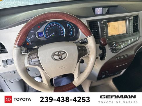Used 2012 Toyota Sienna Limited w/ Premium Pkg image 16
