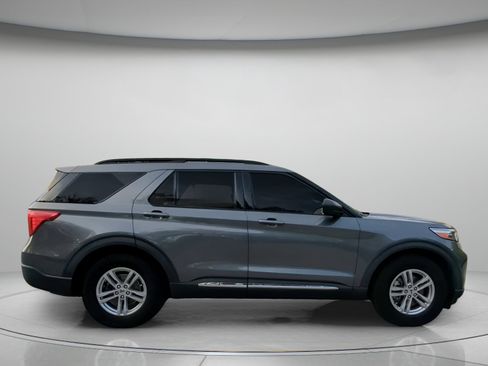 Certified 2021 Ford Explorer XLT RWD image 32