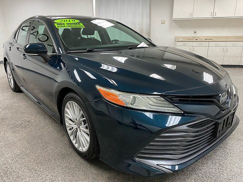 Used 2019 Toyota Camry XLE w/ Carpet Mat Package image 3