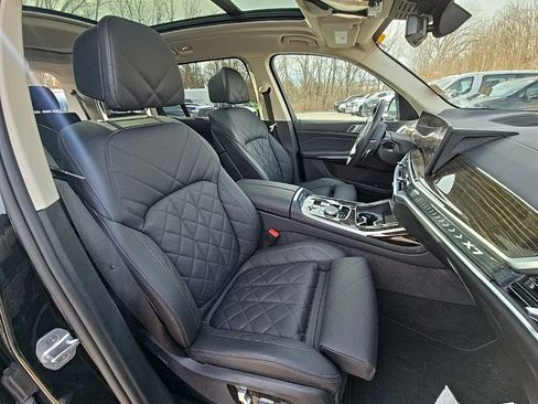 Used 2024 BMW X7 xDrive40i w/ Climate Comfort Package image 16