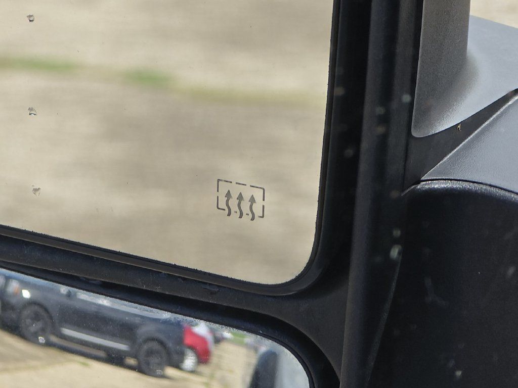 Used 2025 RAM ProMaster 2500 w/ Convenience Group FWD image 9