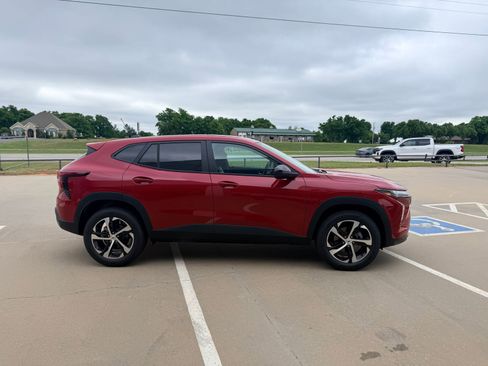 New 2026 Chevrolet Trax RS w/ Sunroof Package FWD image 5