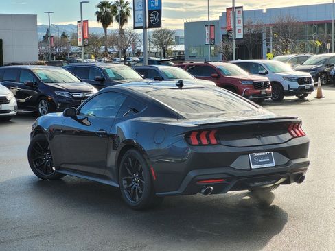 Used 2024 Ford Mustang Premium image 7