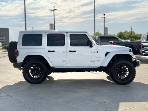 Used 2022 Jeep Wrangler Unlimited Sahara w/ Cold Weather Group AWD/4WD image 8