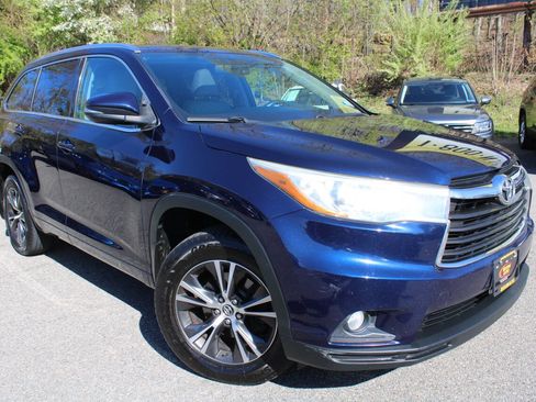 Used 2016 Toyota Highlander XLE AWD/4WD image 4