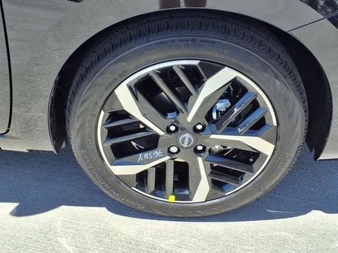 New 2025 Nissan Versa SR w/ Trunk Package FWD image 5