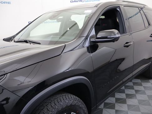 New 2026 Chevrolet Traverse Z71 w/ Enhanced Driving Package AWD/4WD image 14