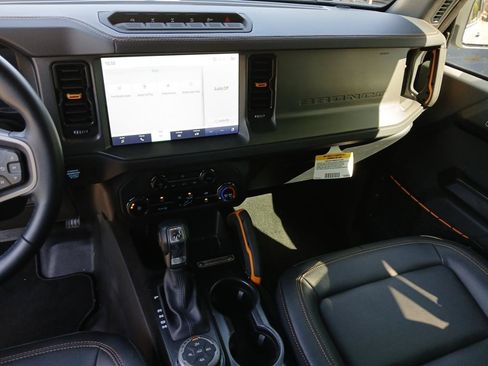 Used 2024 Ford Bronco Badlands image 19