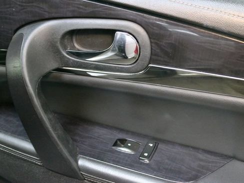 Used 2017 Buick Enclave Leather AWD/4WD image 9