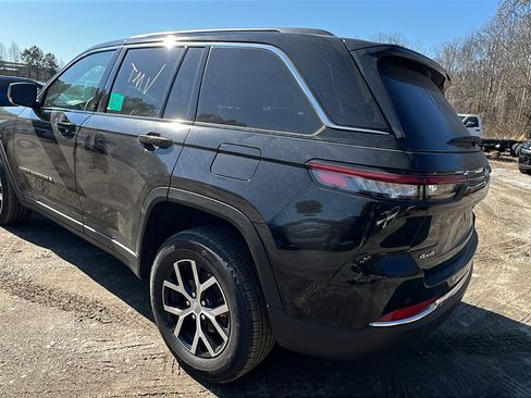 Used 2025 Jeep Grand Cherokee Limited image 10