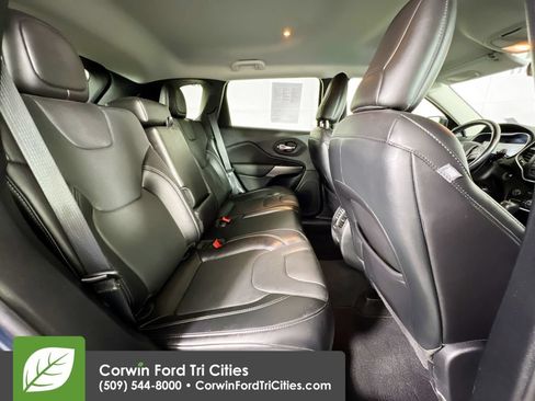 Used 2021 Jeep Cherokee Latitude Lux w/ Comfort/Convenience Group AWD/4WD image 16