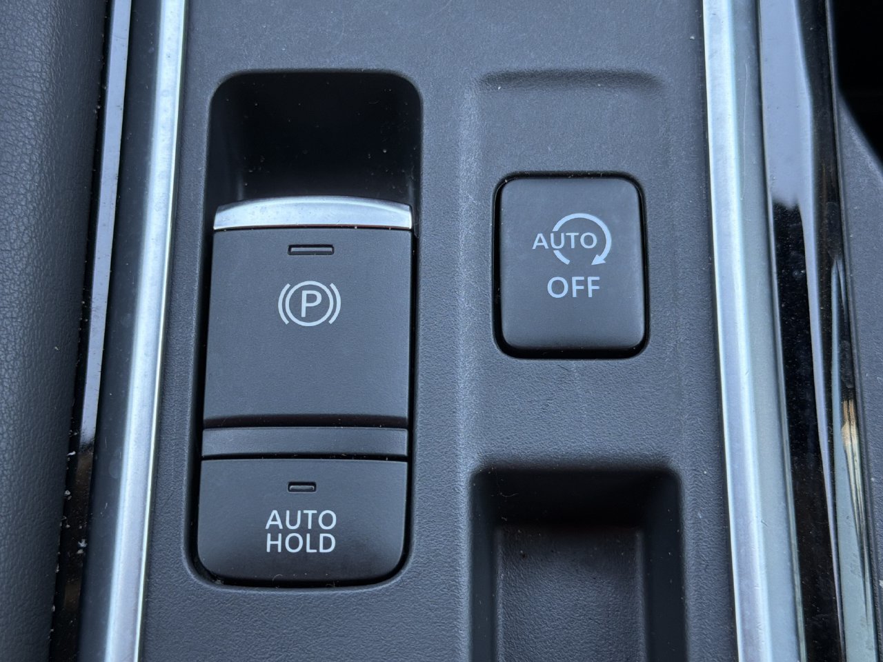 Certified 2025 Nissan Pathfinder SV w/ SV Premium Package FWD image 7