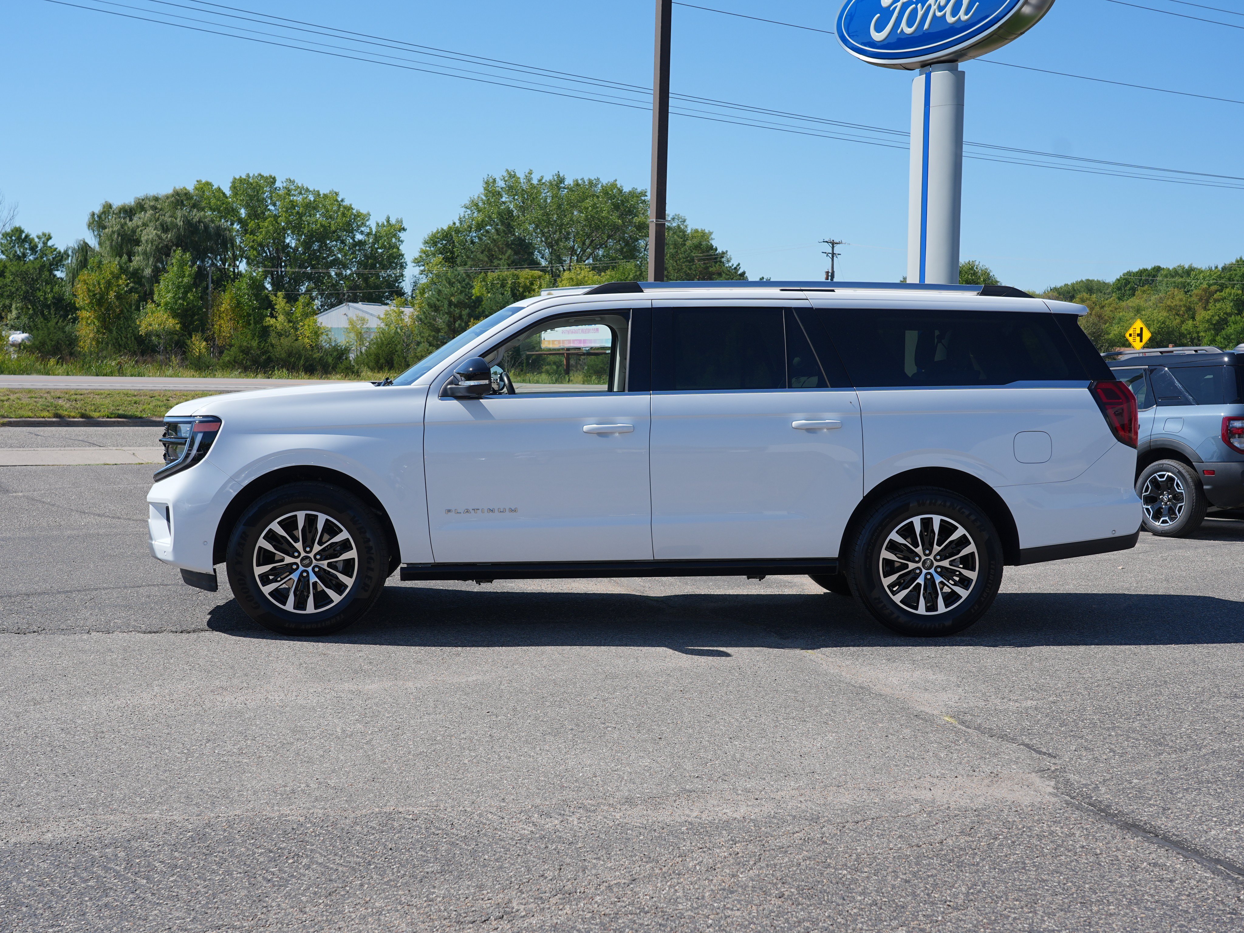 Used 2025 Ford Expedition Max Platinum AWD/4WD image 7