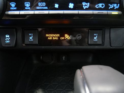 Used 2022 Toyota RAV4 XLE Premium AWD/4WD image 32